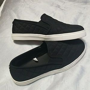 Black quilted Skater shoes